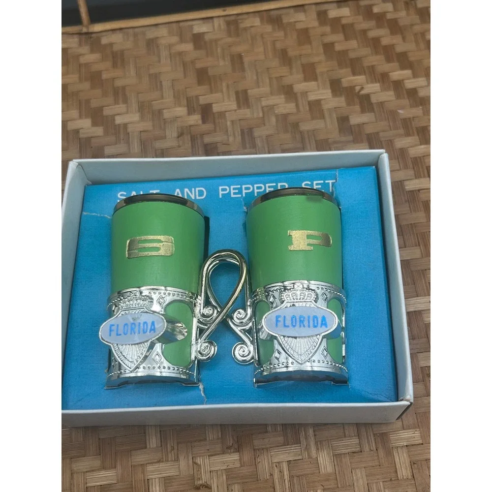 Florida Souvenir Green MCM Salt and Pepper Set, Wood w Metal‎ Holders Japan